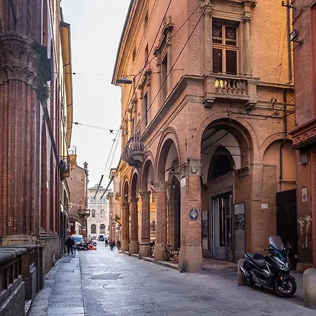 House Of Magic - Due Torri * Bologna