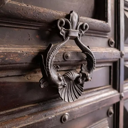 House Of Magic - Due Torri * Bolonia