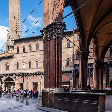 House Of Magic - Due Torri